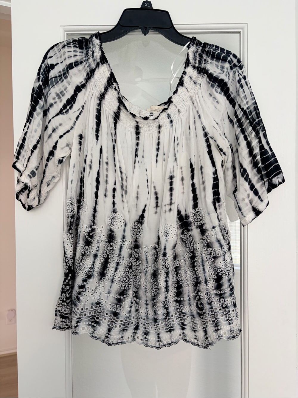Women’s Black & White Tie-Dye Peasant Top